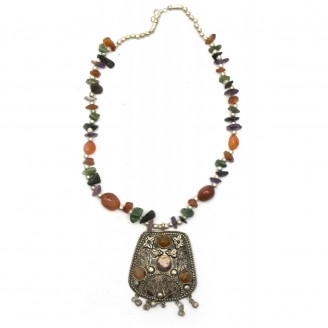 Ожерелье с каменьями агата и кулоном 